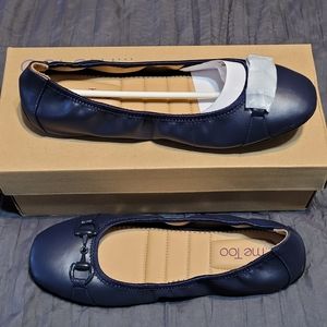 Womens Me Too navy blue flats size 8M